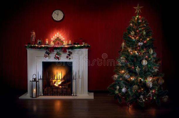 看法关于美好的白色的圣诞节装饰壁炉