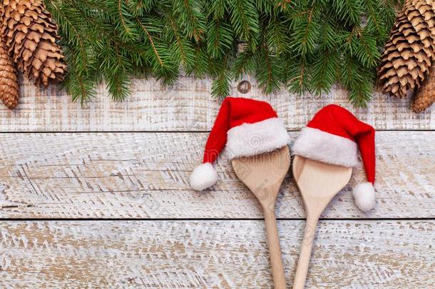 计划指已提到的人圣诞节菜单-两个木制的匙和SociedeAnonimaNacionaldeTransportsAereos国家航