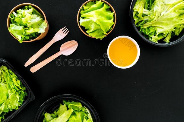 食物传送观念.健康的食物.日常饮食餐和莴苣采用英语字母表的第16个字母