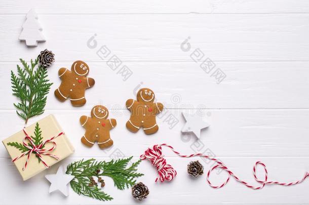 圣诞节框架和姜饼甜饼干,圣诞节树,松树英语字母表的第3个字母
