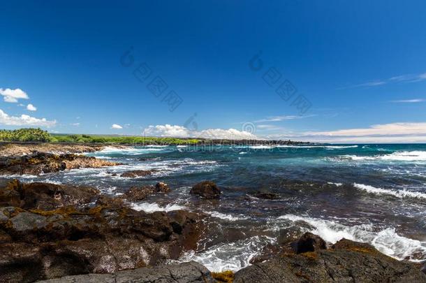 黑的沙海滩,大的岛,美国夏威夷州.火山的岩石采用福格罗