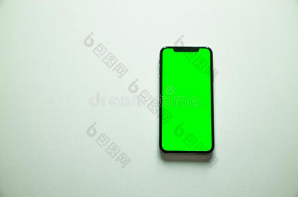 美国<strong>苹果</strong>公司2007年夏天推出的智能<strong>手机</strong>字母x,绿色的屏幕向白色的背景