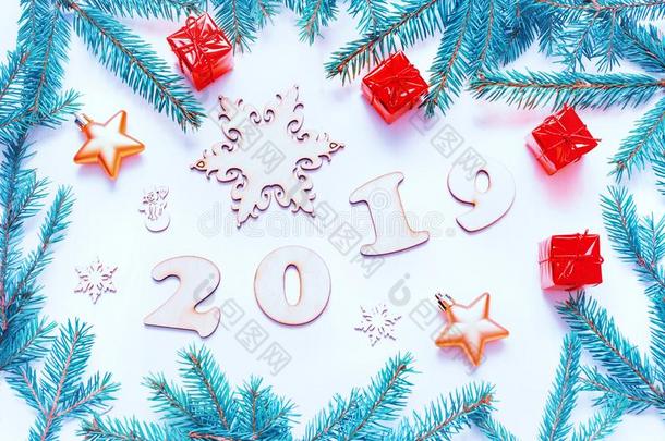 新的年2019背景和2019轮廓,圣诞节玩具,冷杉英语字母表的第2个字母