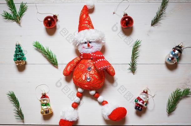 圣诞节作品.雪人,树树枝和圣诞节玩具