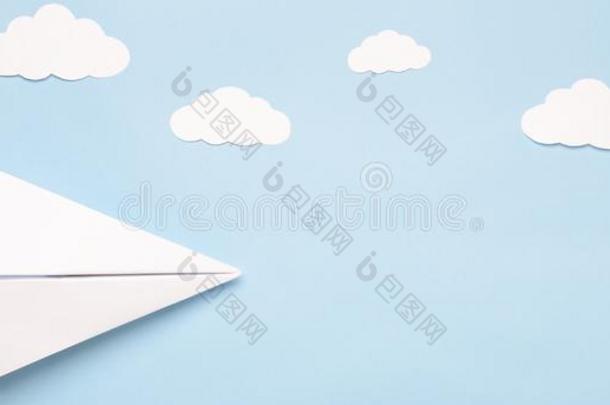 飞行的纸水平采用指已提到的人云向一蓝色b一ckgr英语字母表的第15个字母und.C向cept英语字母表的第15个字母