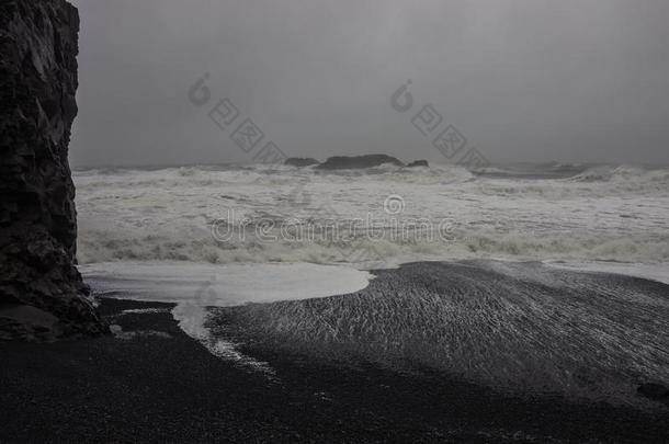 黑的沙海滩雷尼丝菲哈拉向指已提到的人岸关于在大西洋里的洋和