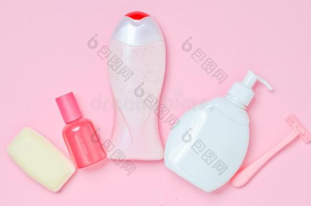 一瓶子关于芳香的香水,洗液,<strong>洗发</strong>剂,肥皂,剃刀.刺针