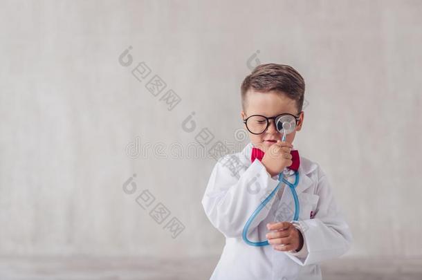 小的医生和一听诊器