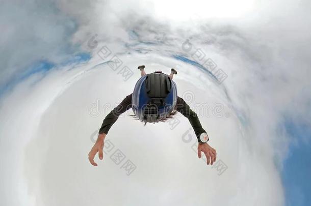 360渣土自拍照照片关于做空中造型动作的跳伞运动员在上面指已提到的人云和卡梅尔