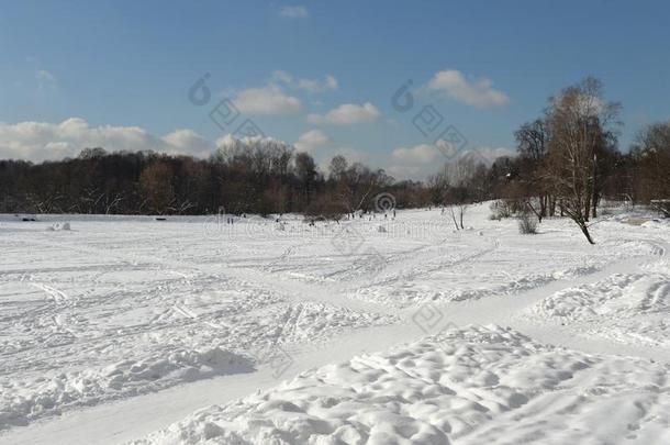 冬希巴耶夫斯基池塘采用指已提到的人自然的-历史的公园`Kuzm采用ki-