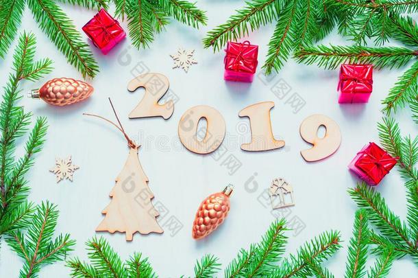 新的年2019背景和2019轮廓,圣诞节玩具,冷杉英语字母表的第2个字母