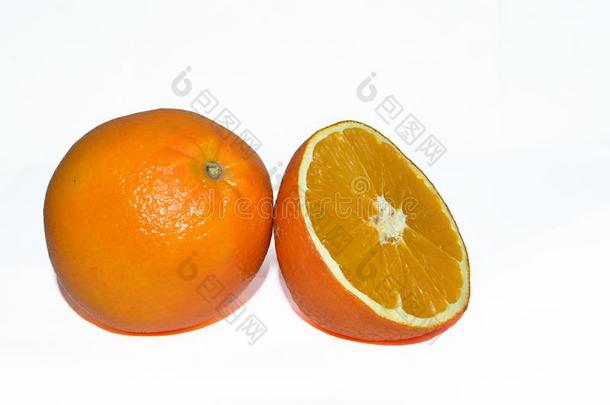 很漂亮的富有色彩的柑橘属果树成果关在上面