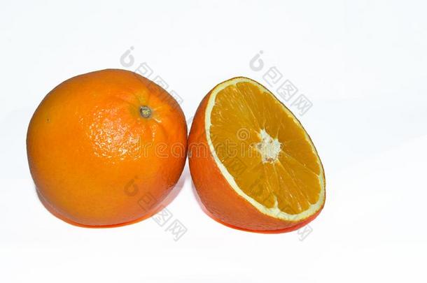 很漂亮的富有色彩的柑橘属果树成果关在上面