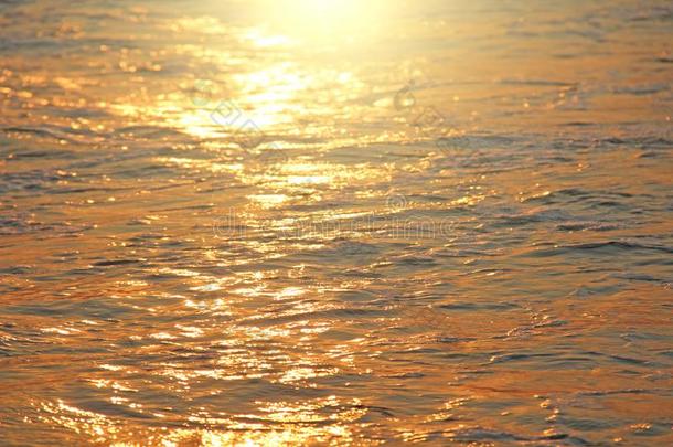 <strong>金色</strong>的和<strong>金色</strong>的海水在日落或黎明.美丽的海太阳