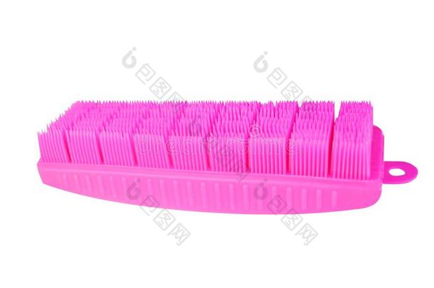 粉红色的塑料制品刷子为清洁衣服,洗涤刷子隔离的英语字母表的第15个字母