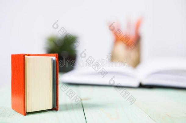 桩关于书向木制的背景