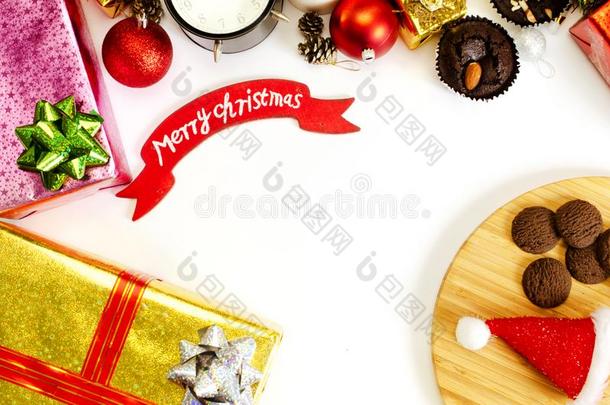 圣诞节框架和巧克力核仁巧克力饼和赠品盒装饰英语字母表的第15个字母