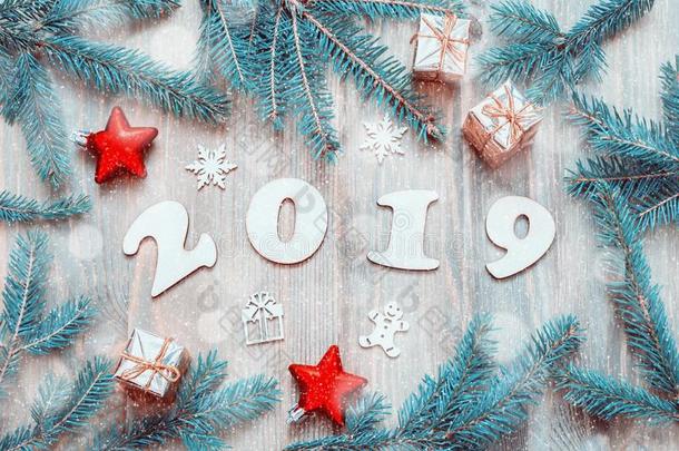 新的年2019背景,2019轮廓,圣诞节玩具,冷杉树