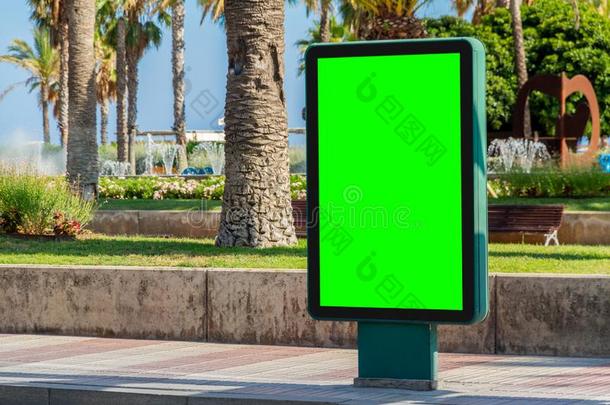 户外的广告牌广告采用海滨求助城市假雷达