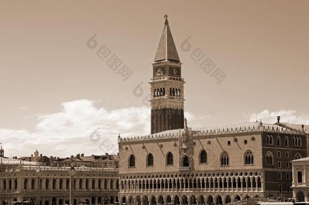 威尼斯意大利钟楼关于圣人般的人斑点和公爵的宫和乌贼