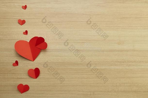 情人&字母x27;英文字母表的第19个字母一天红色的纸心向木制的