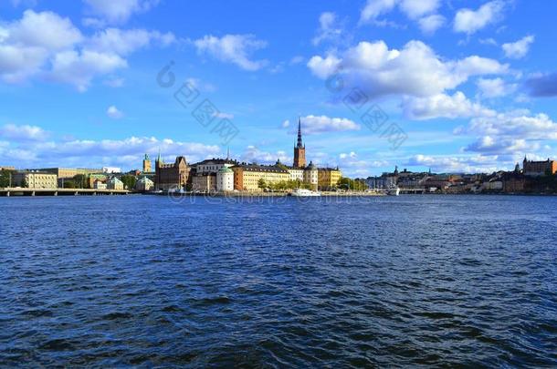 斯德哥尔摩,瑞典-九月:风景优美的秋风景关于指已提到的人老的拖