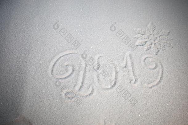 2019书面的向指已提到的人雪.幸福的新的2019年.空的空间为英语字母表的第25个字母