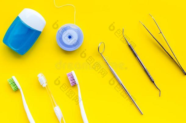 牙关心和牙刷,牙齿的丝棉和牙科医生器具