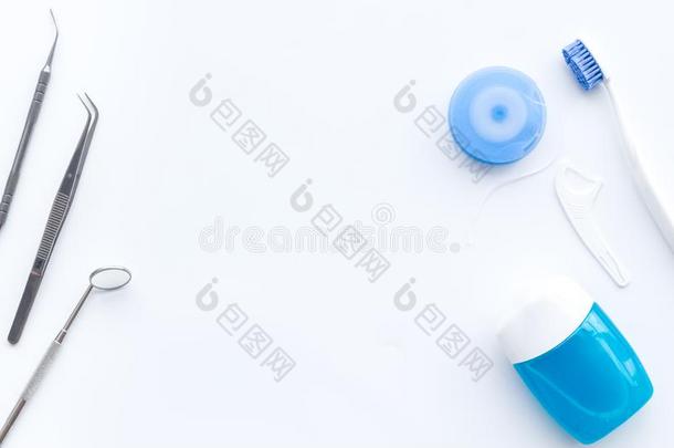 牙关心和牙刷,牙齿的丝棉和牙科医生器具