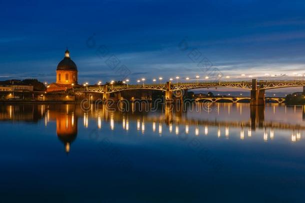 加伦河河在夜,和反映关于圣人般的人-皮埃尔桥