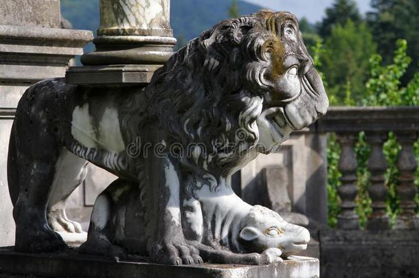 大理石狮子-古代的雕刻采用指已提到的人公园关于佩列斯城堡,S采用