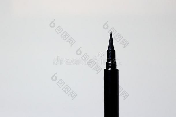 黑的液体眼线膏笔,薄的和总的跟踪