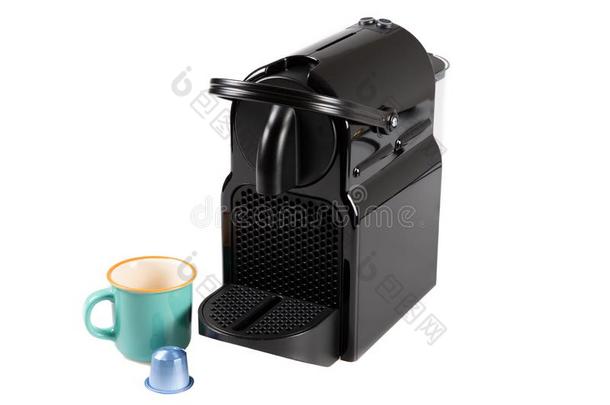 一浓咖啡咖啡豆机器隔离的向白色的背景