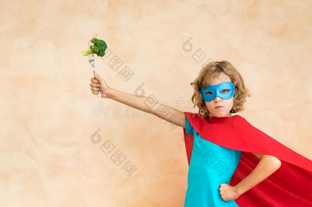 超级英雄小孩吃超级食物