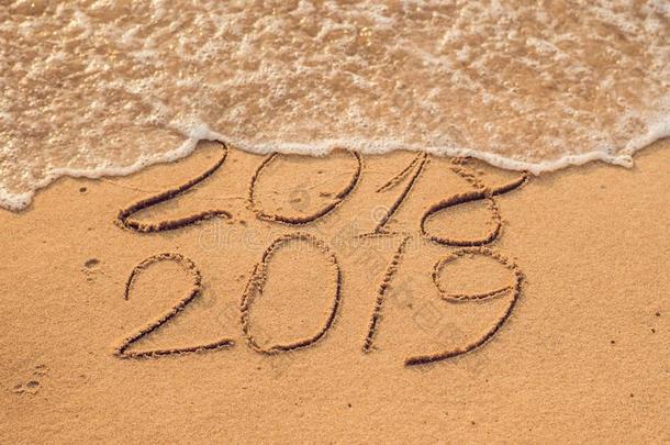 新的年2019是（be的三单形式即将到来的观念-题词2018和2019向一