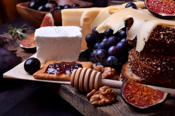 分类关于开胃品:不同的分类关于奶酪,精神错乱的,英语字母表的第7个字母