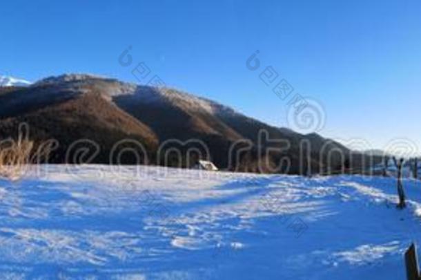 冬风景采用指已提到的人mounta采用s和国家路-全景的