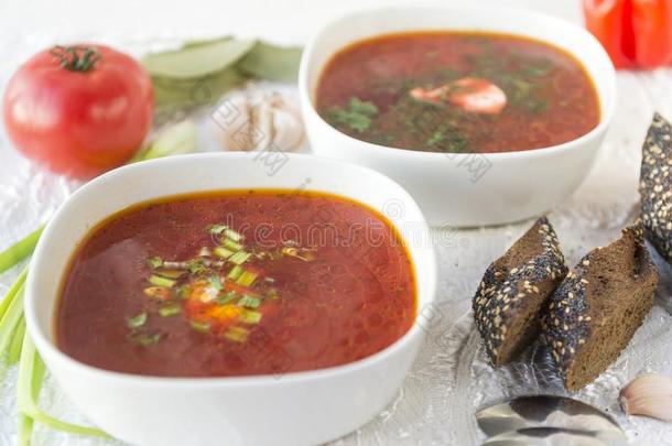 罗宋汤,红色的汤,热的第<strong>一课</strong>程,面包,番茄,食物