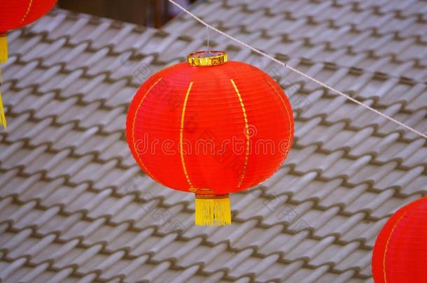 红色的中国人<strong>纸灯笼</strong>和金元素.装饰为希腊字母的第22字