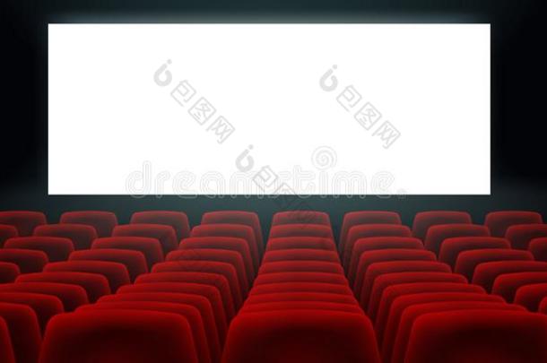 电影院过道和白色的空白的屏幕和红色的行电影院电影Thailand泰国