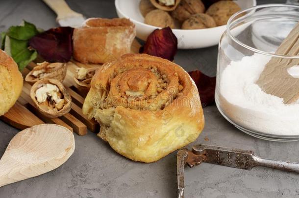 家烘烤制作的旋转圆形的小面包或点心,糕<strong>点菜单</strong>