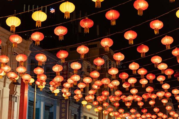 传统的中国人大街灯笼装饰为中国人新的
