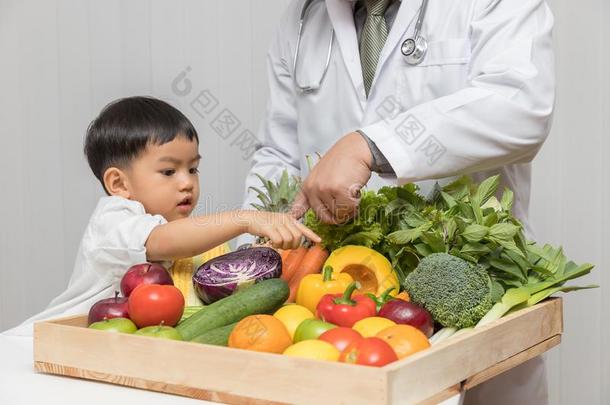 健康的和营养观念.小孩学问关于营养和