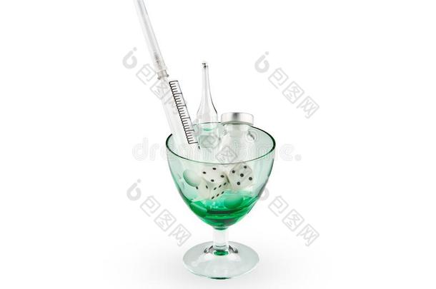 绿色的玻璃和注射器,一次用量的针剂,小玻璃瓶和医学和骰子.