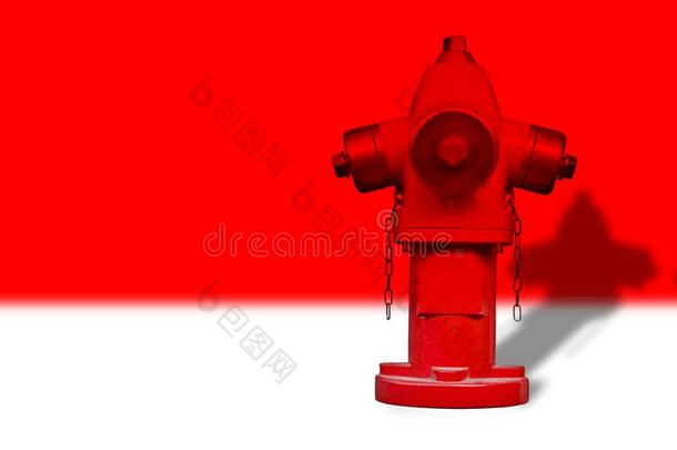 红色的给水栓向红色的背景-影像和复制品空间