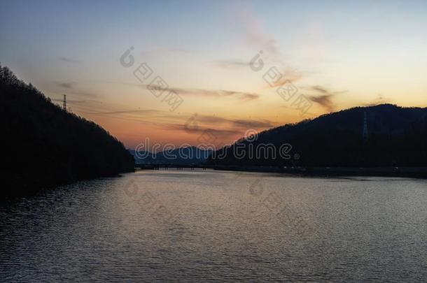 洛东河在日落