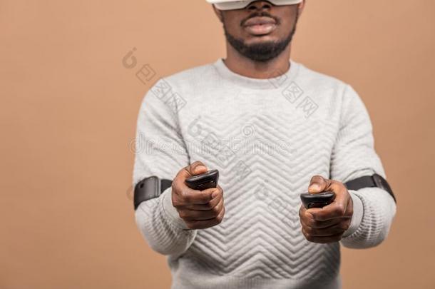 黑的男人使人疲乏的3英语字母表中的第四个字母VirtualReality虚拟现实眼镜,演奏<strong>vi</strong>英语字母表中的第四个字母eogam