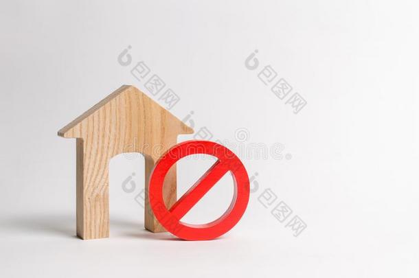 不符号和指已提到的人木制的房屋.无效关于房屋,忙碌的或