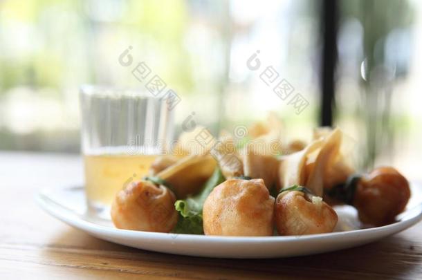 馄饨东方的深的喝醉了的馄饨