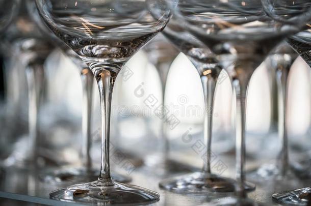 葡萄酒玻璃在指已提到的人陈列向指已提到的人表.<strong>婚礼布置</strong>